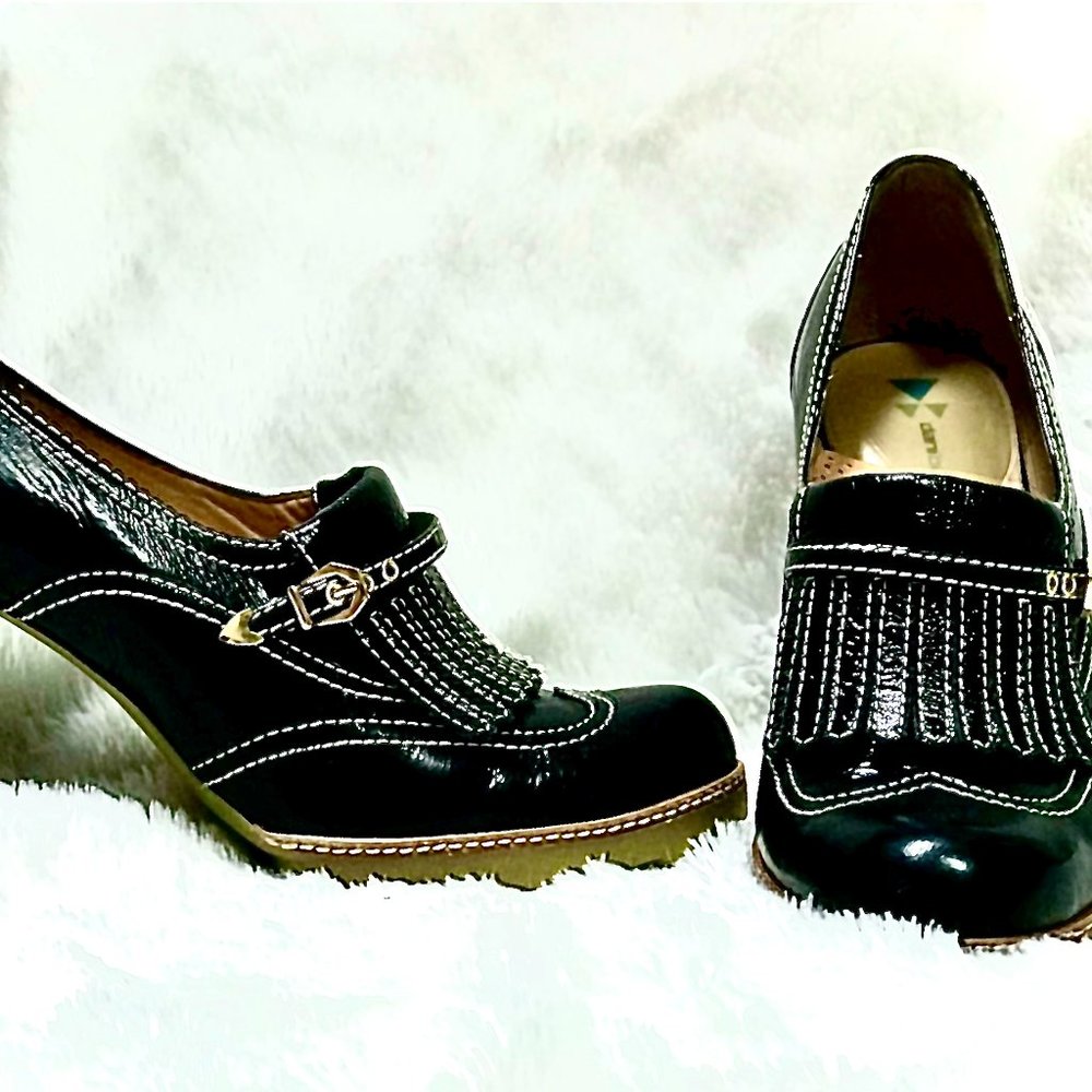 DaniBlack Black Leather Kilty Wingtip Loafer Pump
